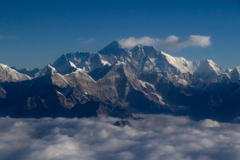 Not many people with a disability take on the risk of climbing Mount Everest. The himalayan Database says 26 have made it to the top - 24 men and two women, with some using helicopters. Aryan Dhimal/ZUMA Wire/dpa