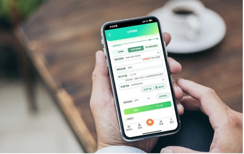 目前已有32家銀行及電支機構推出「手機門號轉帳功能」，透過「綁、轉、收」三步驟就可輕鬆完成轉帳收款。