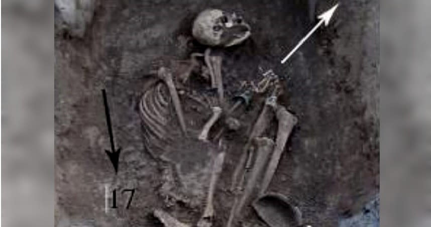 考古學家近日在亞美尼亞挖出疑似亞馬遜女戰士的遺骸。（圖／翻攝自每日郵報）