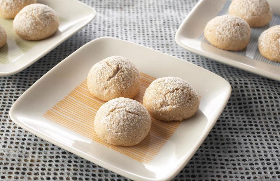 <p>If you haven’t heard of pfeffernüsse cookies, then it’s time to try this recipe. Not only are they one of <a href="https://www.thedailymeal.com/cook/iconic-state-desserts-gallery?referrer=yahoo&category=beauty_food&include_utm=1&utm_medium=referral&utm_source=yahoo&utm_campaign=feed" rel="nofollow noopener" target="_blank" data-ylk="slk:the most iconic desserts in the U.S." class="link rapid-noclick-resp">the most iconic desserts in the U.S.</a>, but they also happen to be perfect for the holidays.</p> <p><a href="https://www.thedailymeal.com/best-recipes/german-peppernut-cookies?referrer=yahoo&category=beauty_food&include_utm=1&utm_medium=referral&utm_source=yahoo&utm_campaign=feed" rel="nofollow noopener" target="_blank" data-ylk="slk:For the Pfeffernüsse German Cookies recipe, click here." class="link rapid-noclick-resp">For the Pfeffernüsse German Cookies recipe, click here.</a></p>