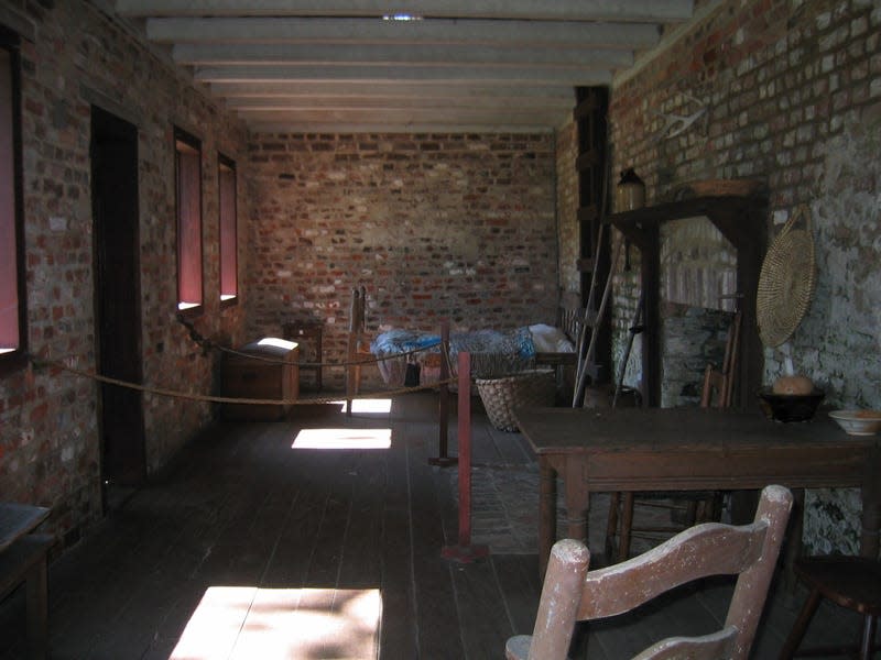 Slave Cabin - Photo: dghilbert (Getty Images)