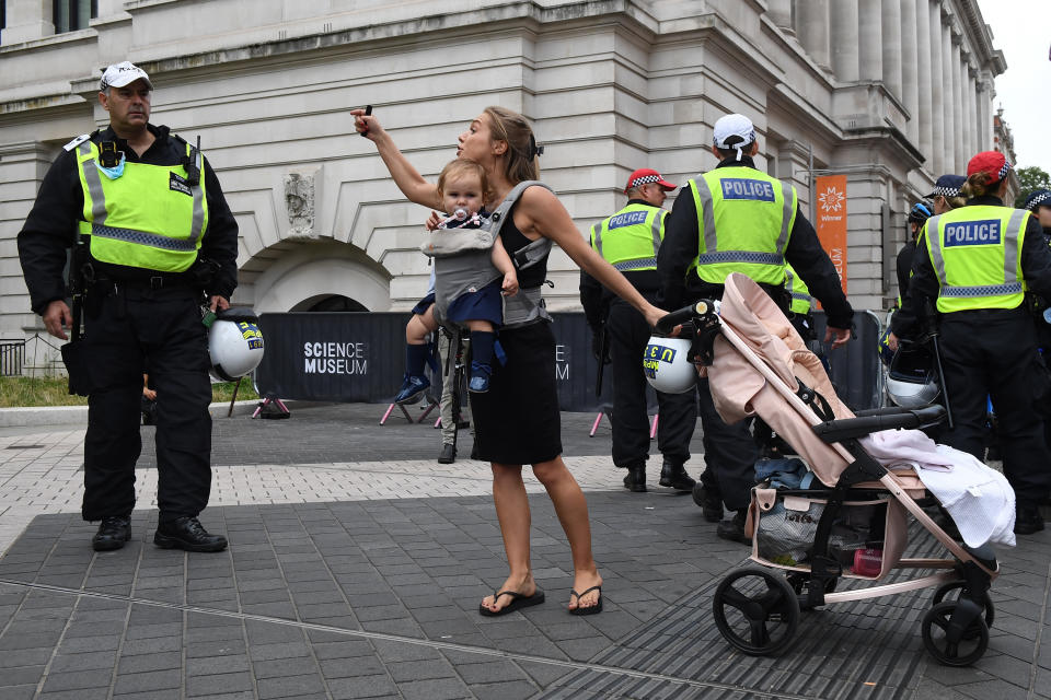 <p>LONDON, ENGLAND - SEPTEMBER 03: A woman carrying a baby argues with the police as she takes part in an anti-vaccination protest outside the Science museum on September 3, 2021 in London, England. The anti-vaccination protesters have gathered in London following the Medicines and Healthcare products Regulatory Agency’s decision to approve the Pfizer COVID-19 vaccine for use on children between the ages of 12 and 15. This afternoon it was announced that the Joint Committee on Vaccination and Immunisation (JCVI) will not recommend the mass vaccination of children in the UK. (Photo by Chris J Ratcliffe/Getty Images)</p>
