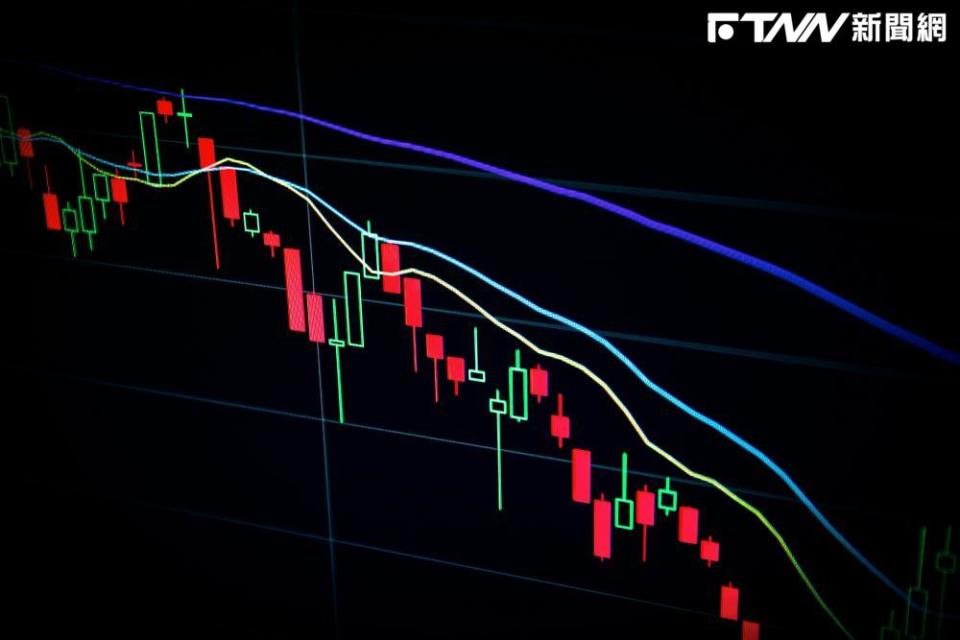 據證交所公布籌碼動向，外資大賣857.52億元，成為台股史上第二大賣超紀錄，三大法人合計賣超998.55億元。（示意圖／Unsplash）