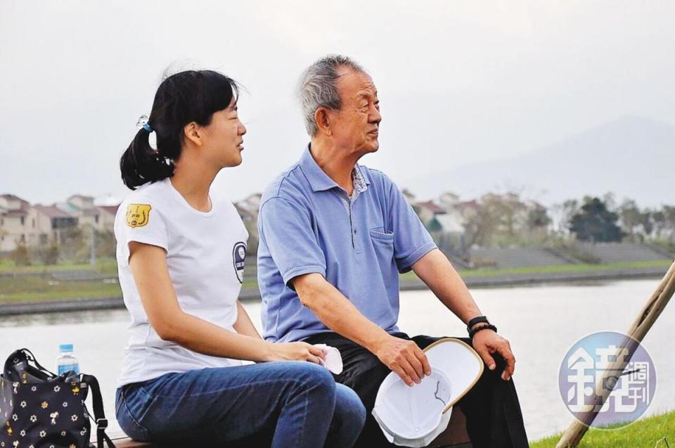 蔡佩君（左）接班8年，寶成創辦人蔡其瑞（右）已完全退休交由二代管理。（資料照片）