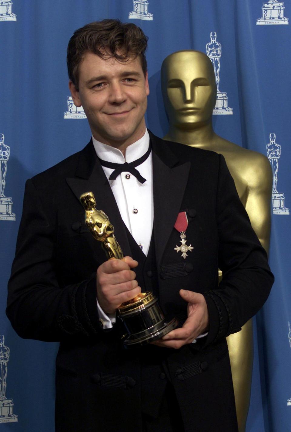 <p>Pour son interprétation nuancée, émouvante et épique, le comédien décroche l’Oscar du Meilleur acteur en 2000. Cette année-là, la compétition est rude puisque Tom Hanks, Ed Harris, Geoffrey Rush et Javier Bardem sont également nommés dans cette catégorie. </p>