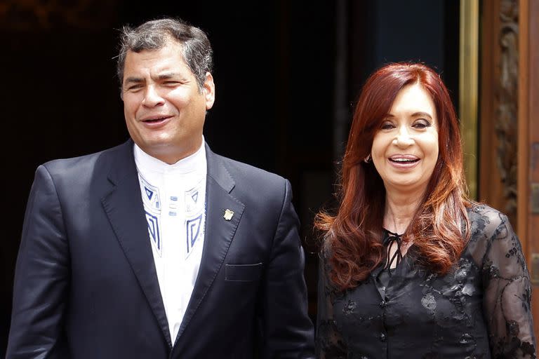 Rafael Correa Cristina Kirchner presidente presidenta Ecuador ecuatoriano Unasur cumbre regional región