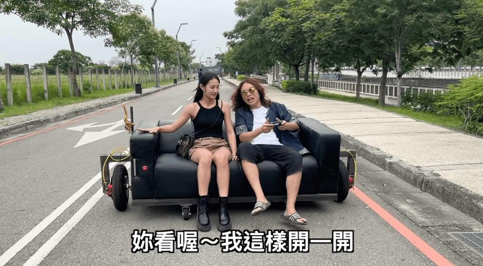 賤葆改造沙發車在市區行駛備受網友熱議