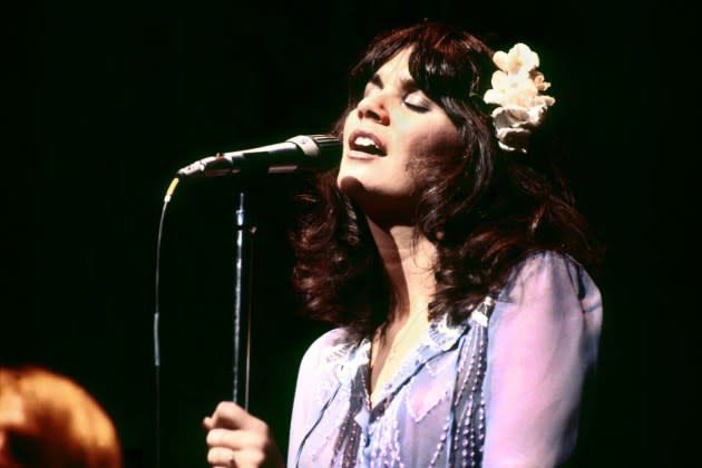 Linda Ronstadt, live at New Victoria Theatre in the U.K. on November 13th, 1976. - Credit: David Redfern/Redferns/Getty