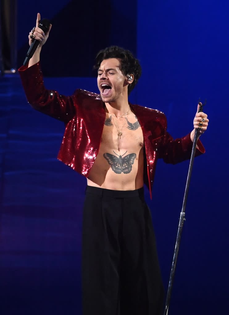 Harry Styles Sweeps at 2023 Brit Awards, Thanks Former One Direction Bandmates During Speech: Photos