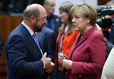 European Parliament President Martin Schulz talks to Germany's Chancellor Angela Merkel (R) during an European Union leaders summit in Brussels October 23, 2014. REUTERS/Francois Lenoir