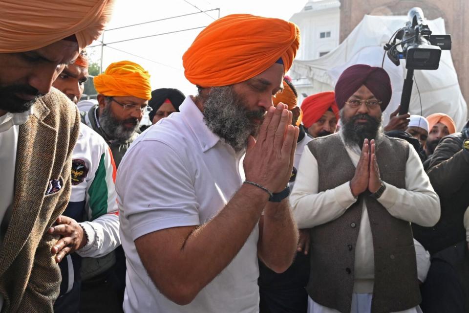 India's Congress party leader Rahul Gandhi, second from left, visits the Golden Temple in Amritsar
