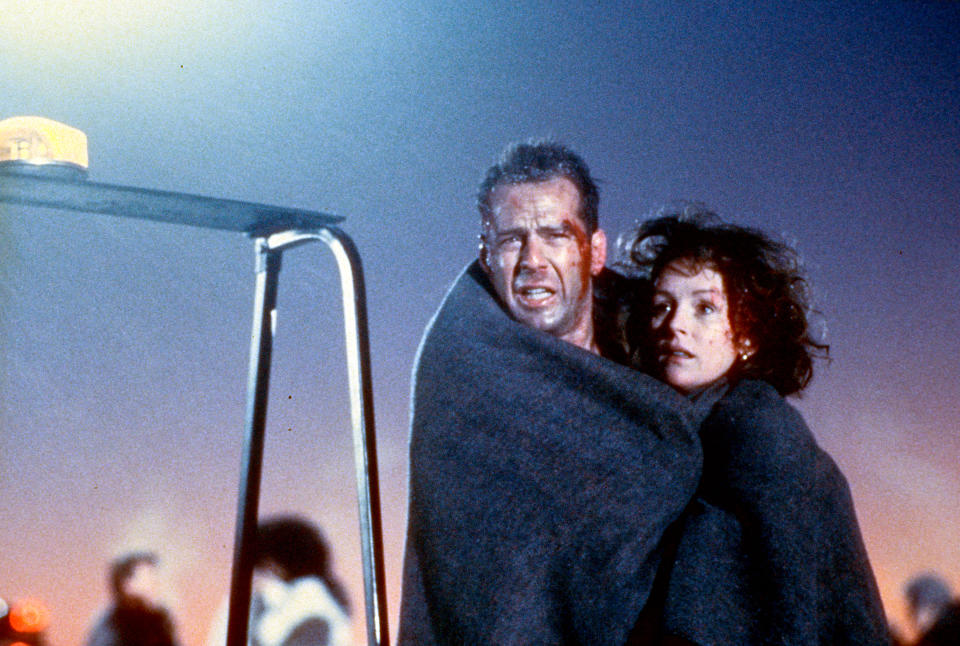 Bloodied Bruce Willis and Bonnie Bedelia wrapped in blanket in a scene from the film 'Die Hard 2', 1990. (Photo by 20th Century-Fox/Getty Images)