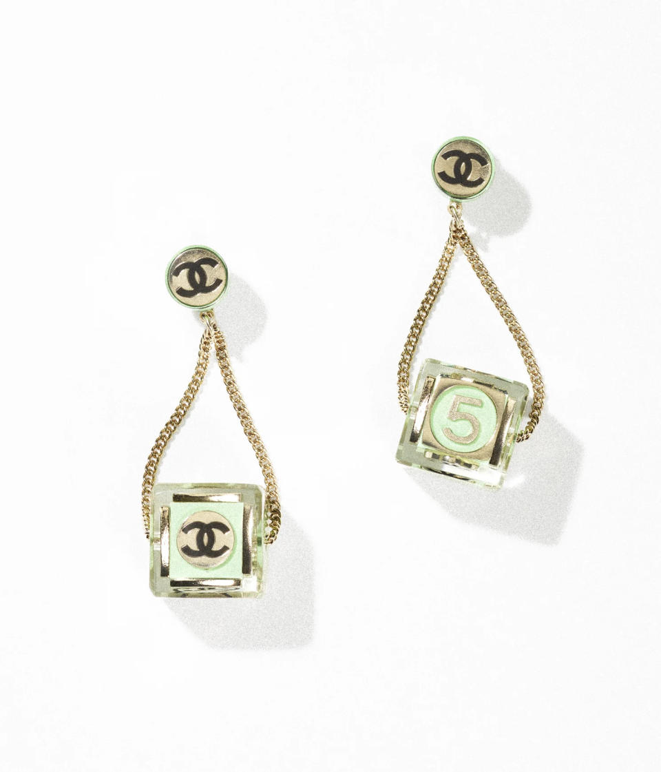 Chanel耳環2022｜20+款春夏耳環款式價錢一覽！低至$3,700經典黑金雙C款、復古糖果色耳環款推薦