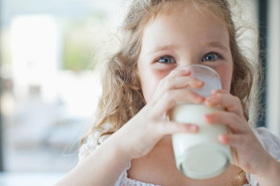 Bereits als Kleinkind lernt man, dass Milch gesund ist. (Bild: Getty Images)