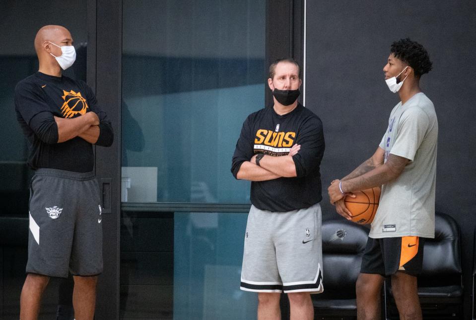 Suns head coach Monty Williams (left) and assistant coach Bryan Gates (center) talk with Elfrid Payton after practice, September 30, 2021, at the Verizon 5G Performance Center, Phoenix.
