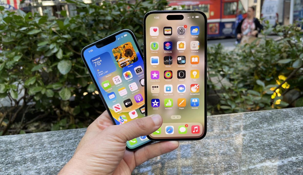  iPhone 14 Pro Max and iPhone 14 display  