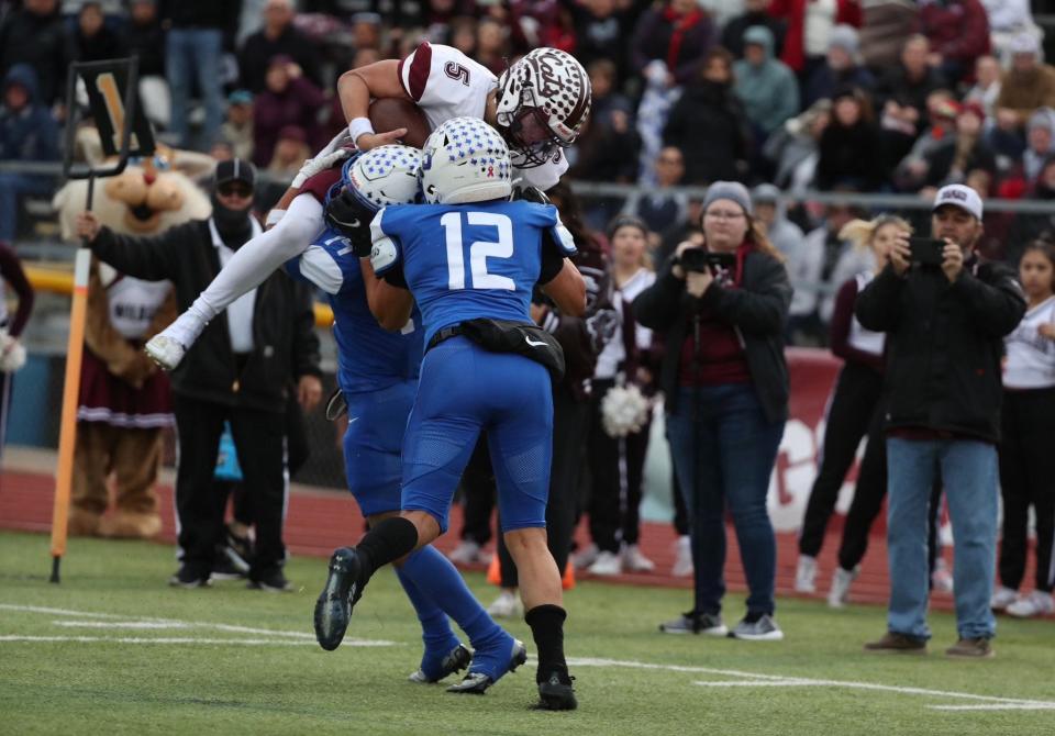 Calallen faced Somerset in a Class 4A Division I regional round game at Memorial Stadium in Beeville, Texas on Friday, Nov. 25, 2022.