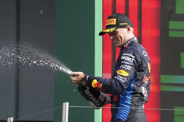 Max Verstappen no ganó las últimas cinco carreras de la Fórmula 1, pero sigue en lo más alto de la tabla de posiciones