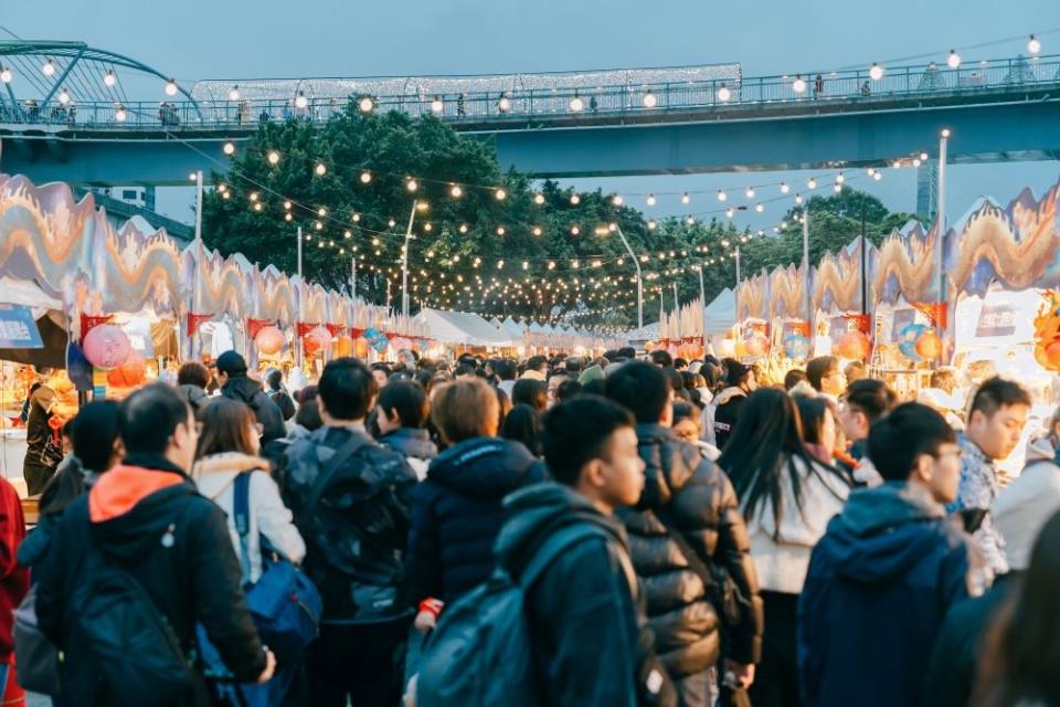 《圖說》民政局長林耀長感謝市府團隊、宗教團體協力，帶給市民一個精彩、歡樂的燈會。〈民政局提供〉