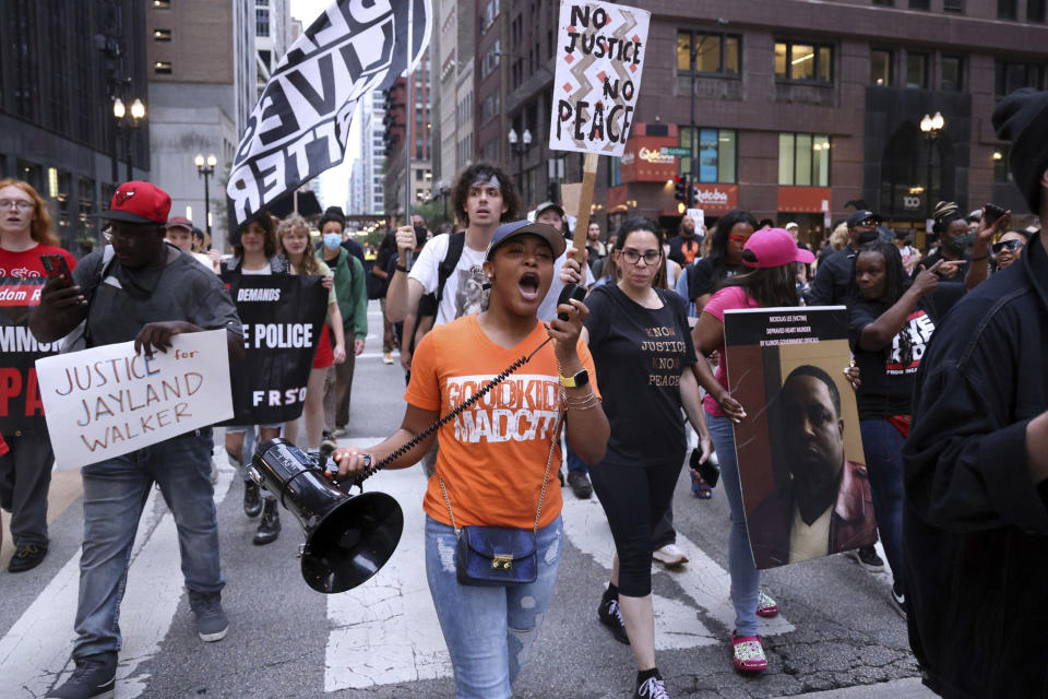 Chicago activist Miracle Boyd, center