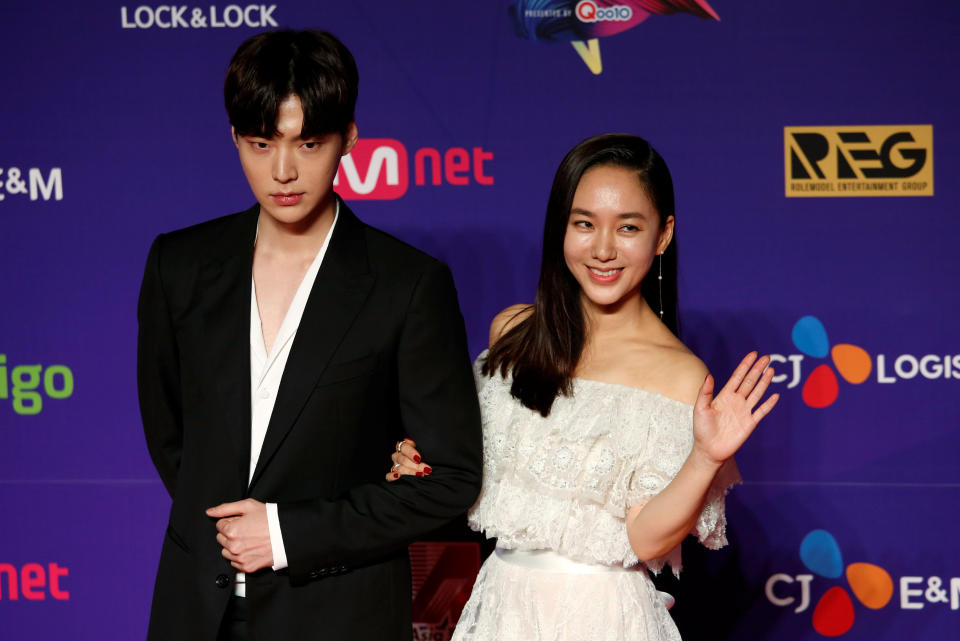 South Korean actors Ahn Jae-hyun and Park Joo-mi pose during the Mnet Asian Music Awards in Hong Kong