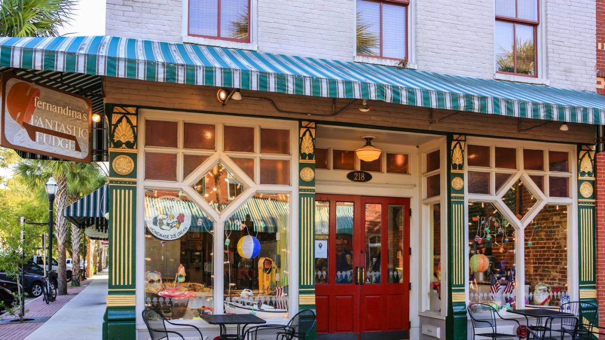 corner store on centre street in fernandina beach city, florida