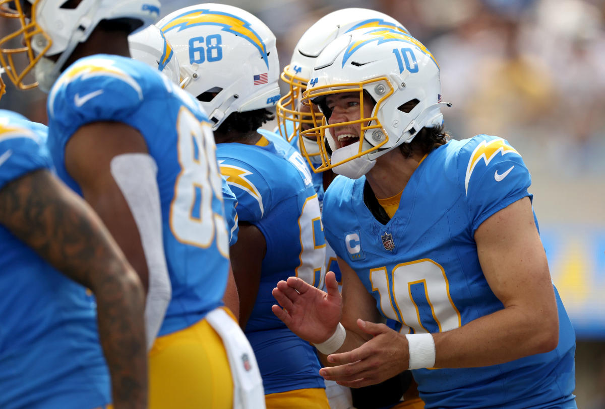 Chargers QB Justin Herbert fractured finger in win, Sports