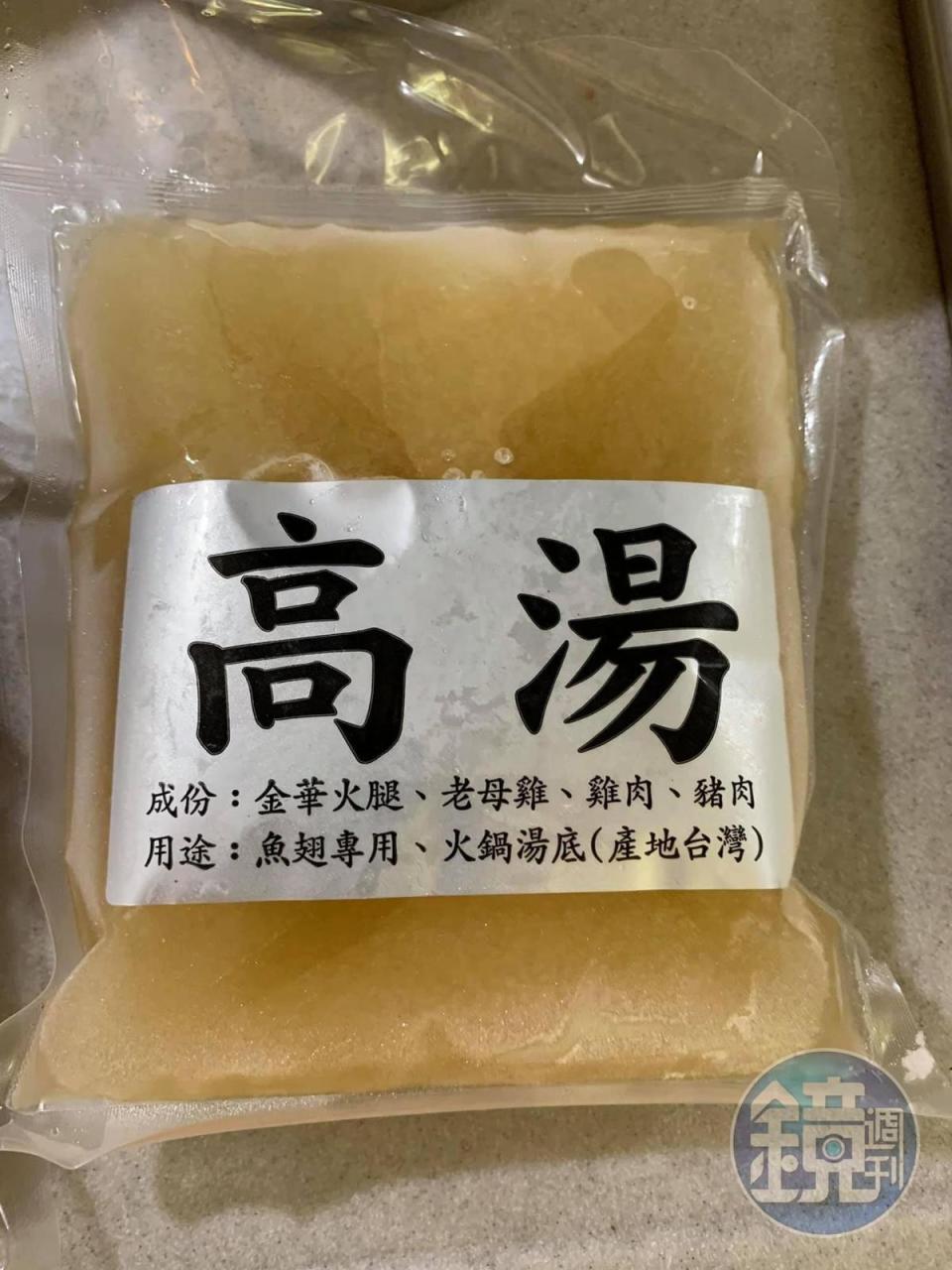 用來煮成黑糖雞汁沾料的雞高湯。