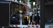 <p>Les joueurs du Borussia Dortmund ont été priés d’attendre 15 minutes supplémentaire dans leur bus pour des mesures de sécurité. Le coup d’envoi de la rencontre a donc été repoussé à 20h50. (AFP)</p>