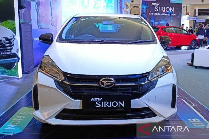 Daihatsu New Sirion diluncurkan di Summarecon Mall Serpong, Tangerang, Banten, Kamis (2/6/2022) (ANTARA/Fathur Rochman)