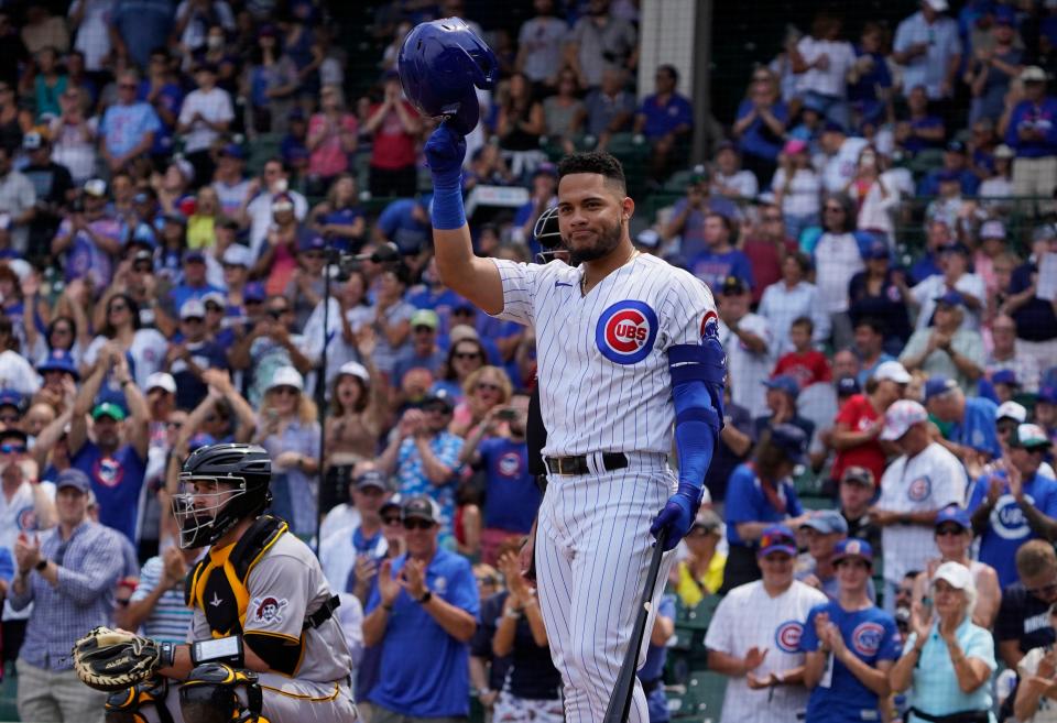 Contreras waves to fans at Wrigley Field.