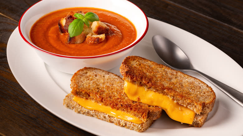 grilled cheese with tomato soup