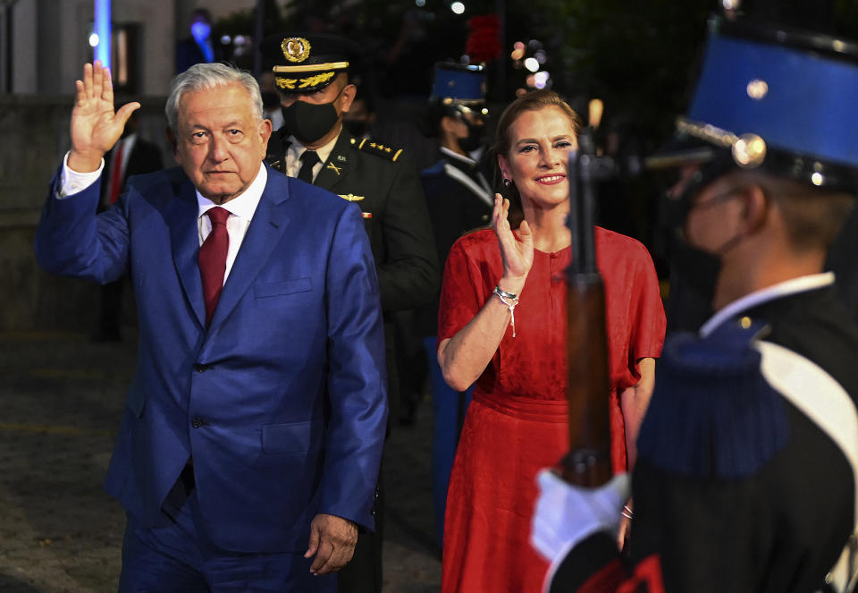 El presidente Andrés Manuel López Obrador  (AMLO) y su esposa, Beatrix Gutiérrez Müller |  ORLANDO SIERRA/AFP via Getty Images