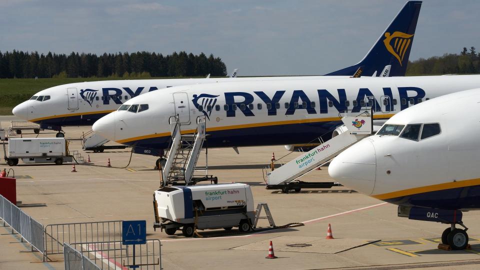 Maschinen des irischen Billigfliegers Ryanair auf dem Flughafen Hahn.