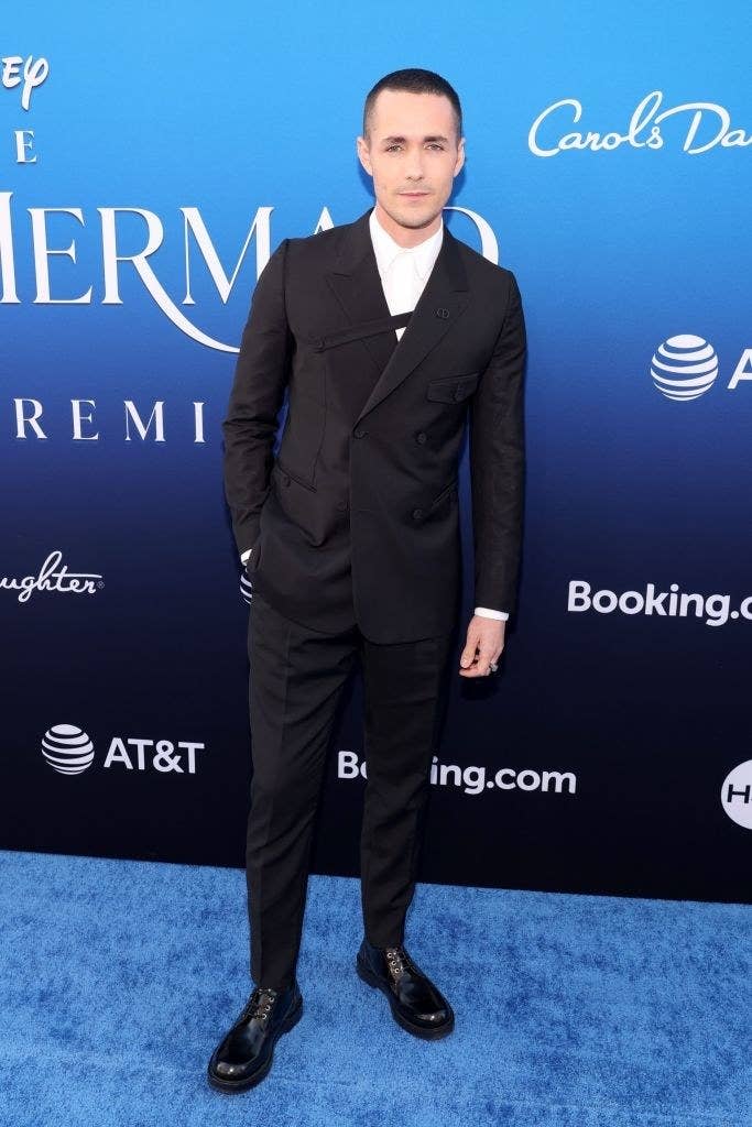 Jonah Hauer-King at "The Little Mermaid" premiere wearing a suit with no tie