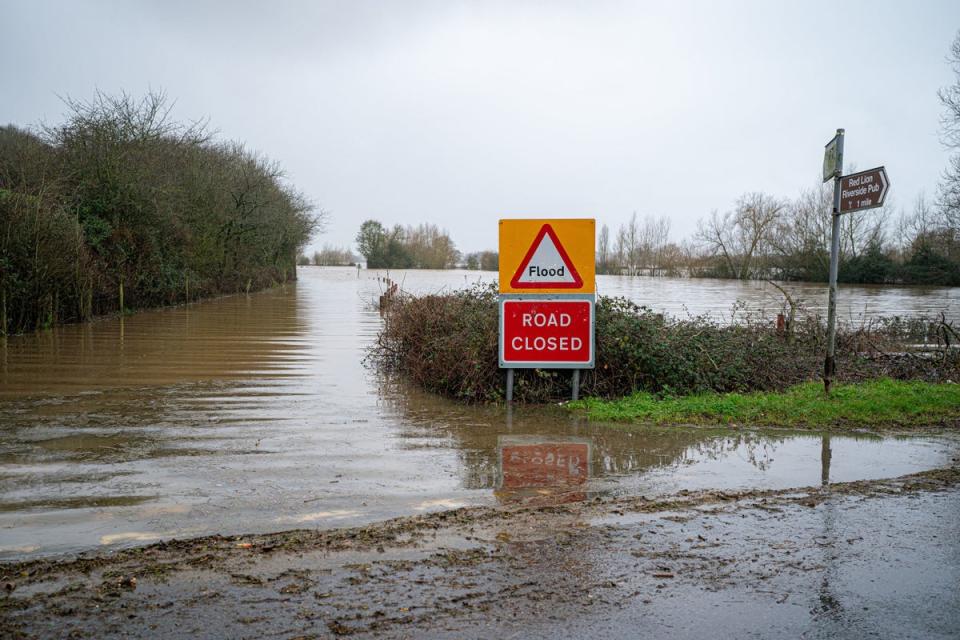 Gesperrte Straßen nach Hochwasser in Apperley, Gloucestershire (PA)