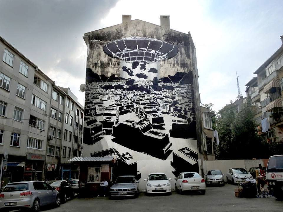 <p>Hier wird, ganz im Stil von ‘Independence Day’, der Weltuntergang prophezeit. Ob es die Autofahrer zu schätzen wissen, dieses Kunstwerk jeden Tag zu sehen? (Foto: Streetartnews) </p>