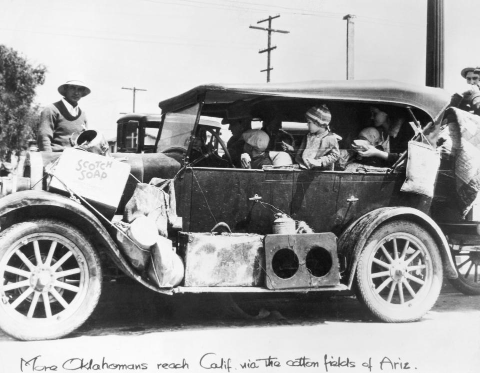 A family heads to California during the Great Depression.