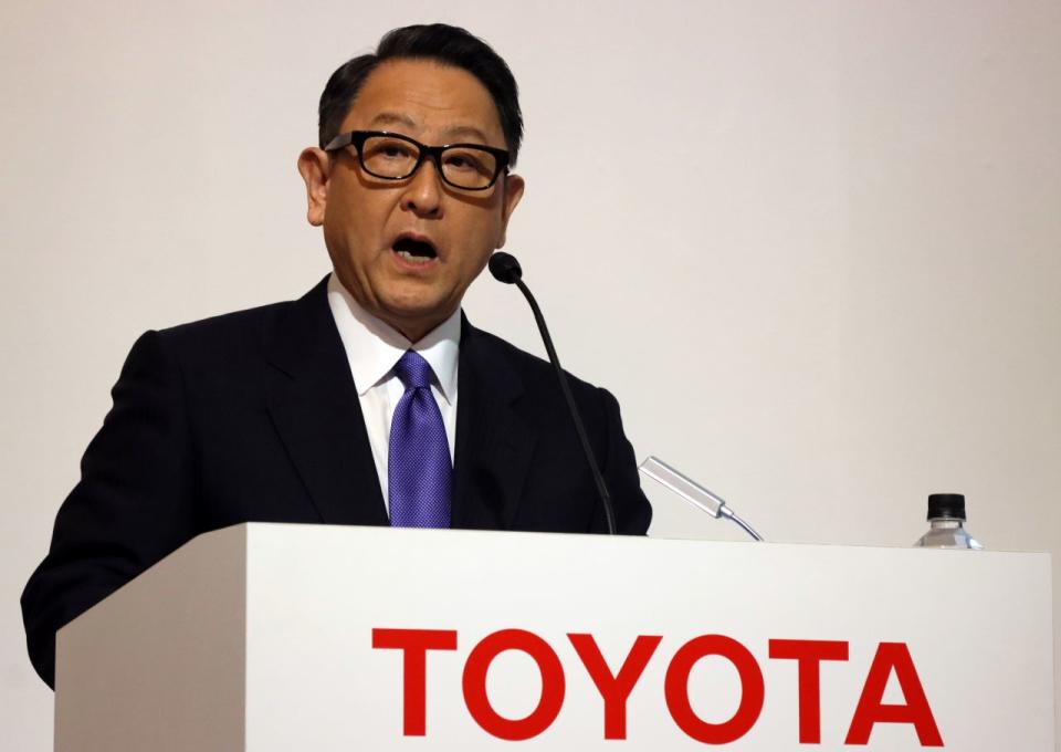 El presidente de Toyota, Akio Toyoda, pronuncia un discurso