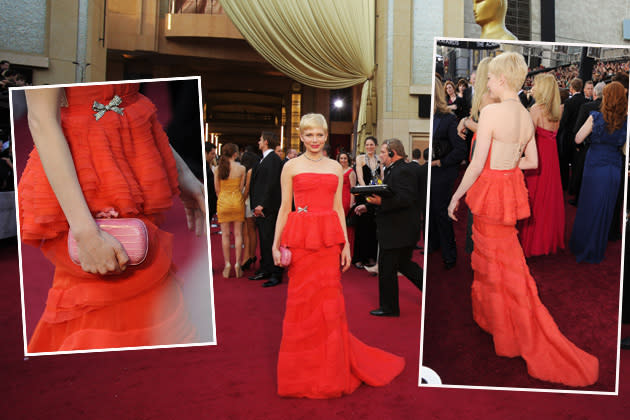 Noch nie schwebten bei den Oscars derart viele bezaubernde Prêt-à-Porter- und Haute Couture-Entwürfe über den roten Teppich. Wunderschön: Michelle Williams in Louis Vuitton Couture mit Glitzerschleife und Hartschalen-Clutch.