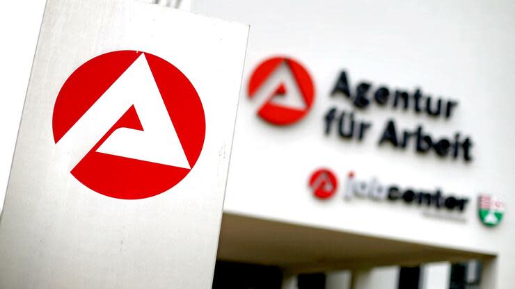 Basierend auf einer Befragung aller deutschen Arbeitsagenturen erstellt das Institut für Arbeitsmarkt- und Berufsforschung (IAB) das Arbeitsmarktbarometer. Foto: dpa