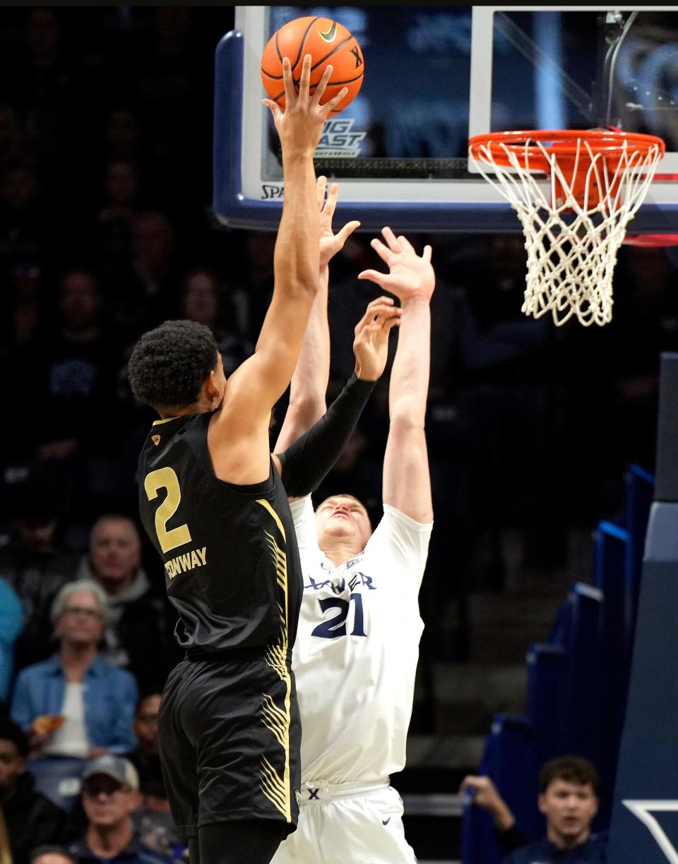 Oakland Golden Grizzlies forward Chris Conway (2) shoots over Xavier Musketeers forward Sasa Ciani (21) in the first half Monday, November 27, 2023 at the Cintas Center.