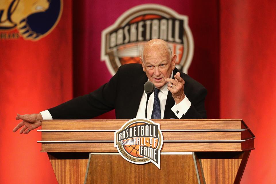 Lefty Driesell speaks during the 2018 Basketball Hall of Fame Enshrinement Ceremony.