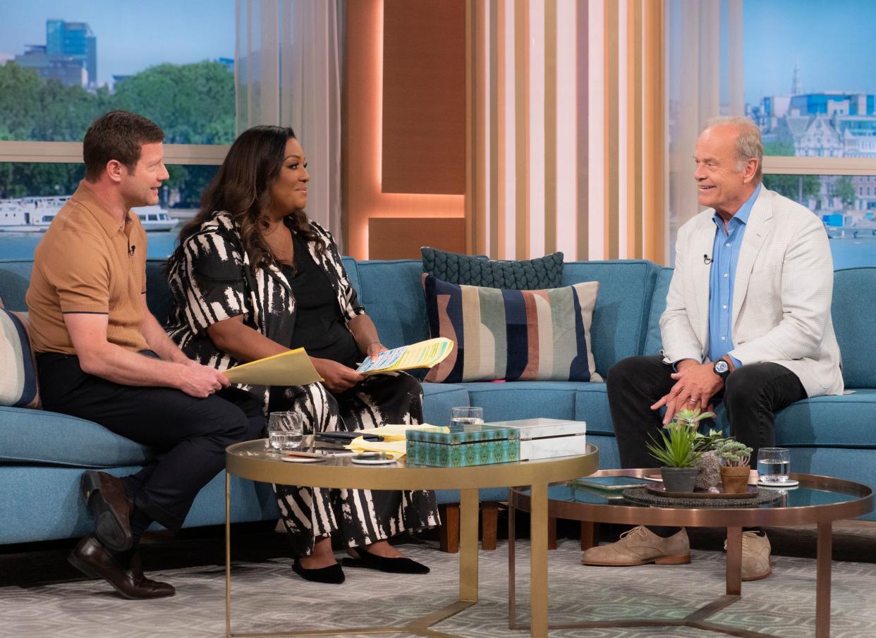 Dermot O'Leary and Alison Hammond speak to Kelsey Grammer on This Morning. (ITV/Shutterstock)