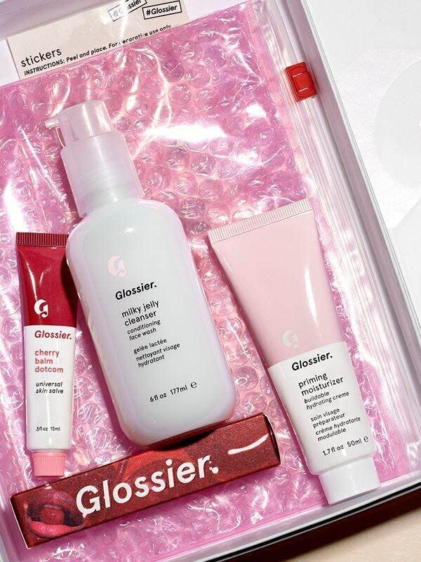 Glossier&rsquo;s beauty products have a cult following &mdash; and frankly, a lot of that can be credited to the brand's sleek, minimalist packaging and its iconic <strong><a href="https://fave.co/2YaTzhc">pink bubble wrap pouches</a></strong>. Curated sets will surely please any cosmetic fan on your list. And, pro tip: The pink pouches are excellent toiletry organizers for air travel! <strong><a href="https://fave.co/2Yg7J0w" target="_blank" rel="noopener noreferrer">Get them at Glossier</a></strong>.