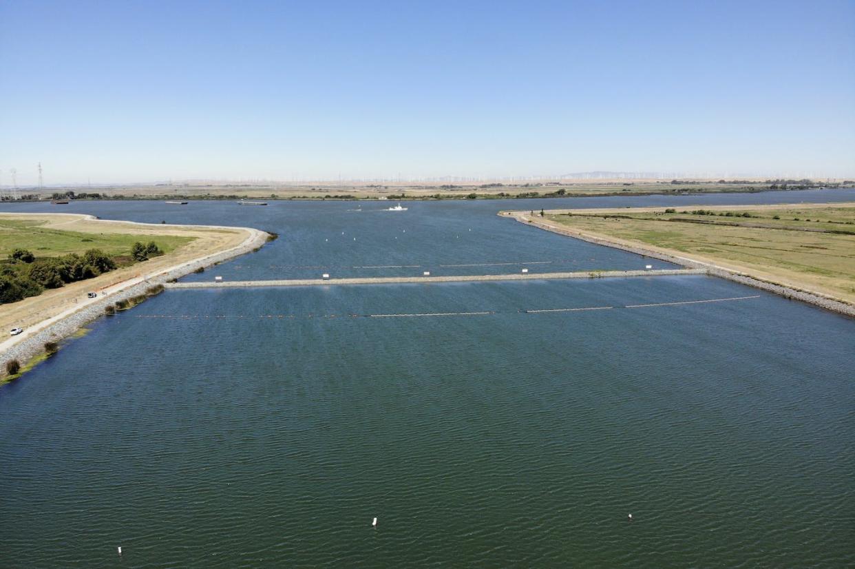 In 2022, California built an emergency drought barrier across the West False River near Oakley to protect against saltwater intrusion. <a href="https://newsroom.ap.org/detail/FreshwaterLosingBattleAgainstOcean/0b33666dca68482bb6d393fcf1d0ebdb/photo" rel="nofollow noopener" target="_blank" data-ylk="slk:AP Photo/Terry Chea;elm:context_link;itc:0;sec:content-canvas" class="link ">AP Photo/Terry Chea</a>