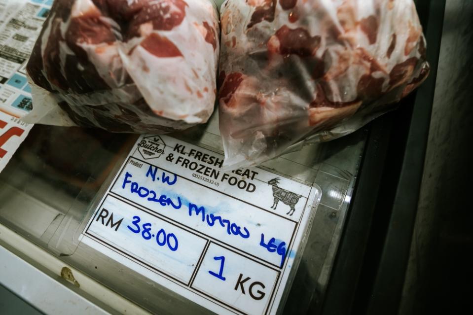 The price for frozen mutton leg on display at a fresh meat and frozen food store in Semenyih, Kuala Lumpur, November 10, 2023. — Picture by Raymond Manuel