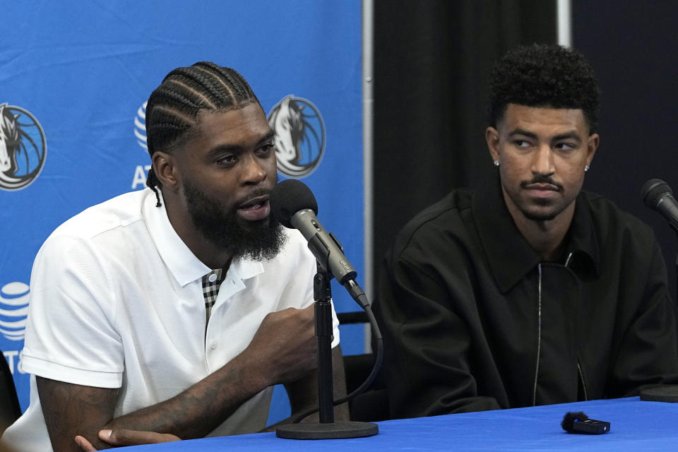 Naji Marshall, left, responds to a question as Quentin Grimes, right, looks on during an NBA basketball news conference where the duo and Klay Thompson were introduced as the team's latest acquistions at the team's practice facility in Dallas, Tuesday, July 9, 2024. (AP Photo/Tony Gutierrez)