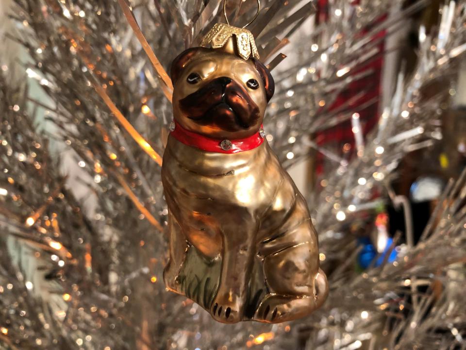 Dogs of every description make for great ornaments.