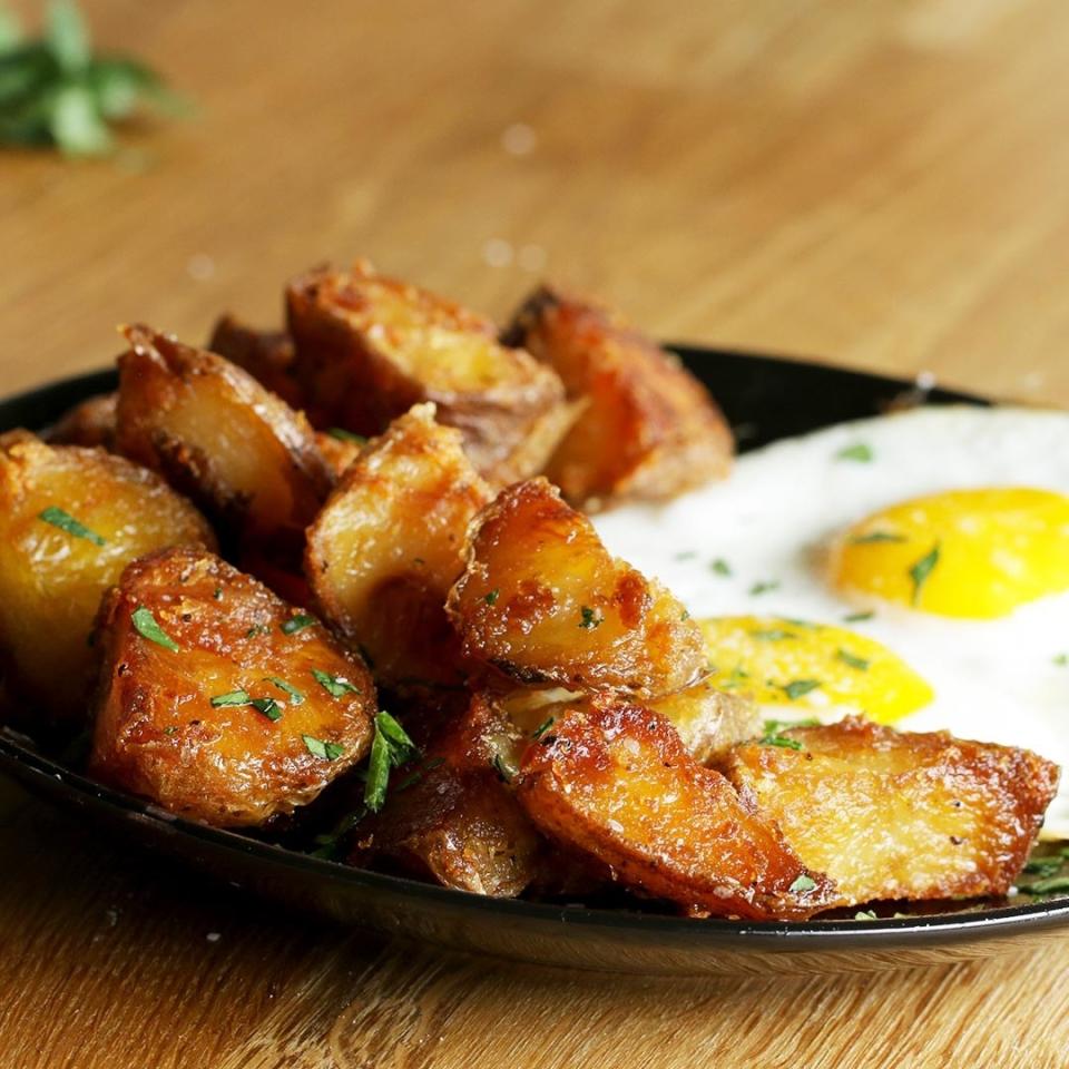 Easily the Best Garlic Herb Roasted Potatoes